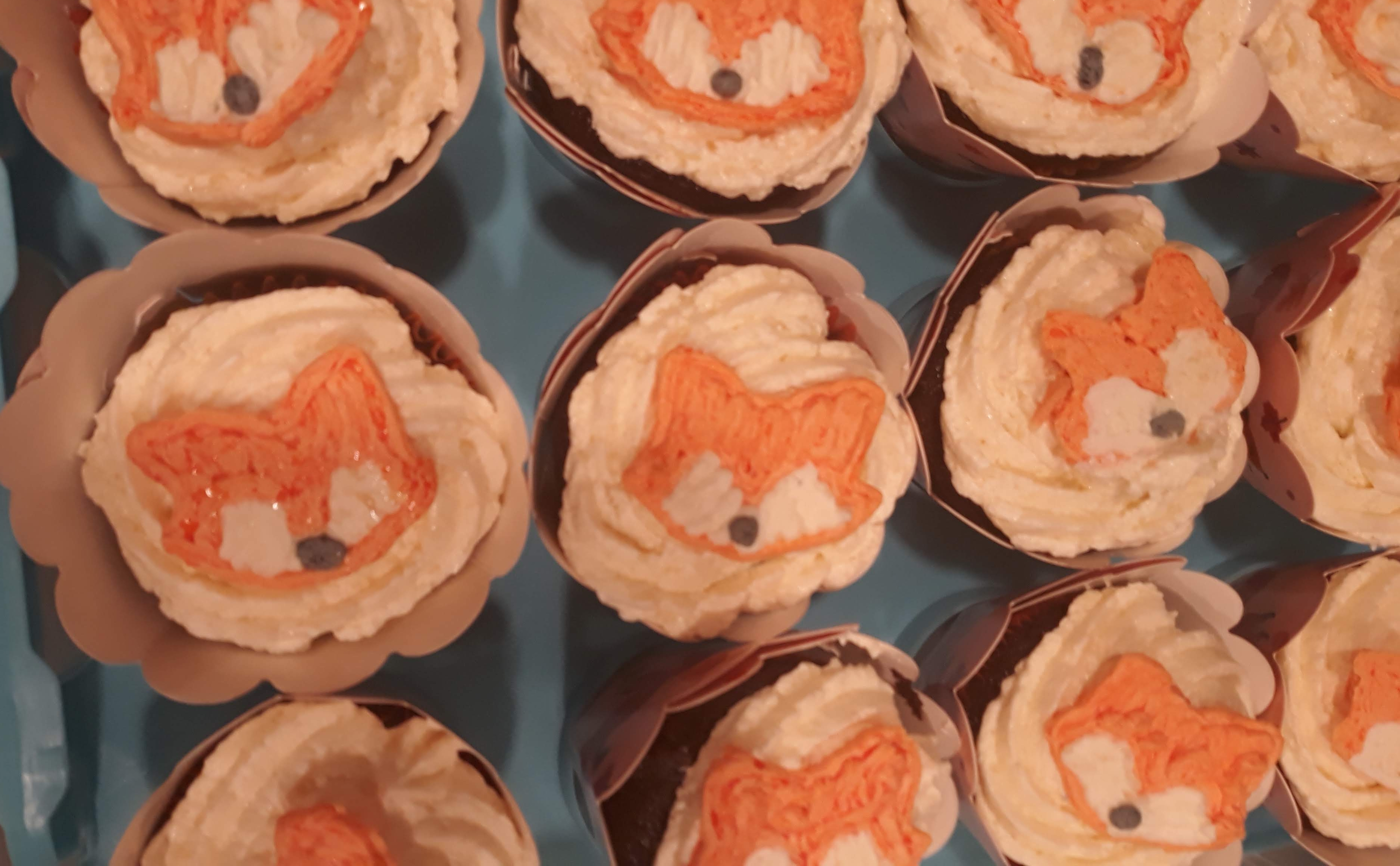 Cupcakes decorated with fox faces